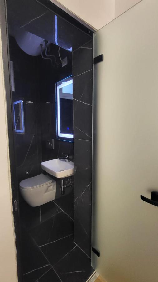 Karanxha'S Room Tiranë Ngoại thất bức ảnh